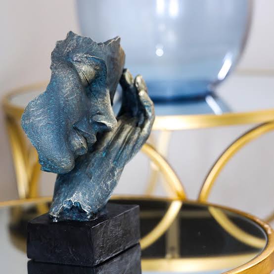 Resting lady figurine 23cm