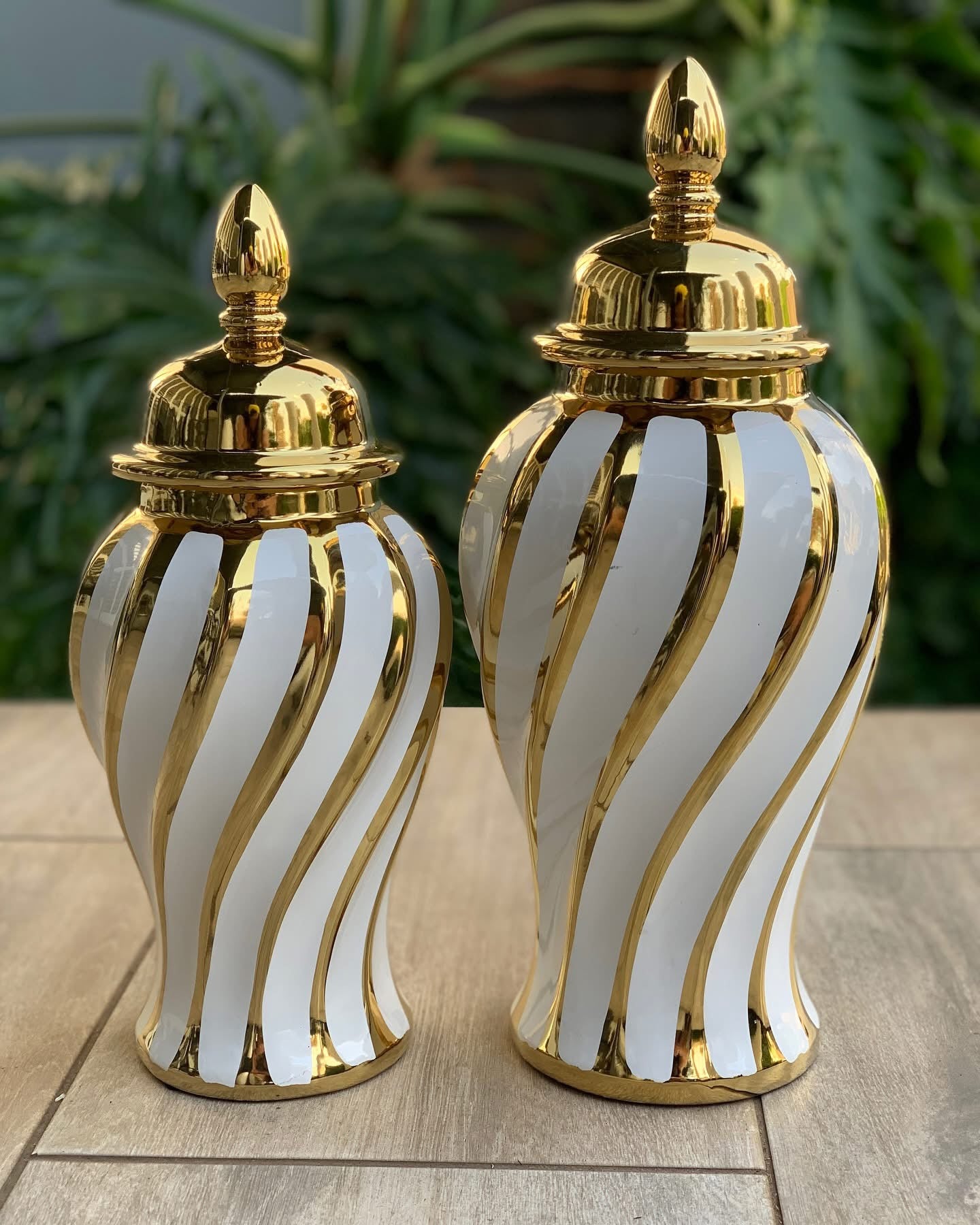 Gold stripe 1 ginger jar set