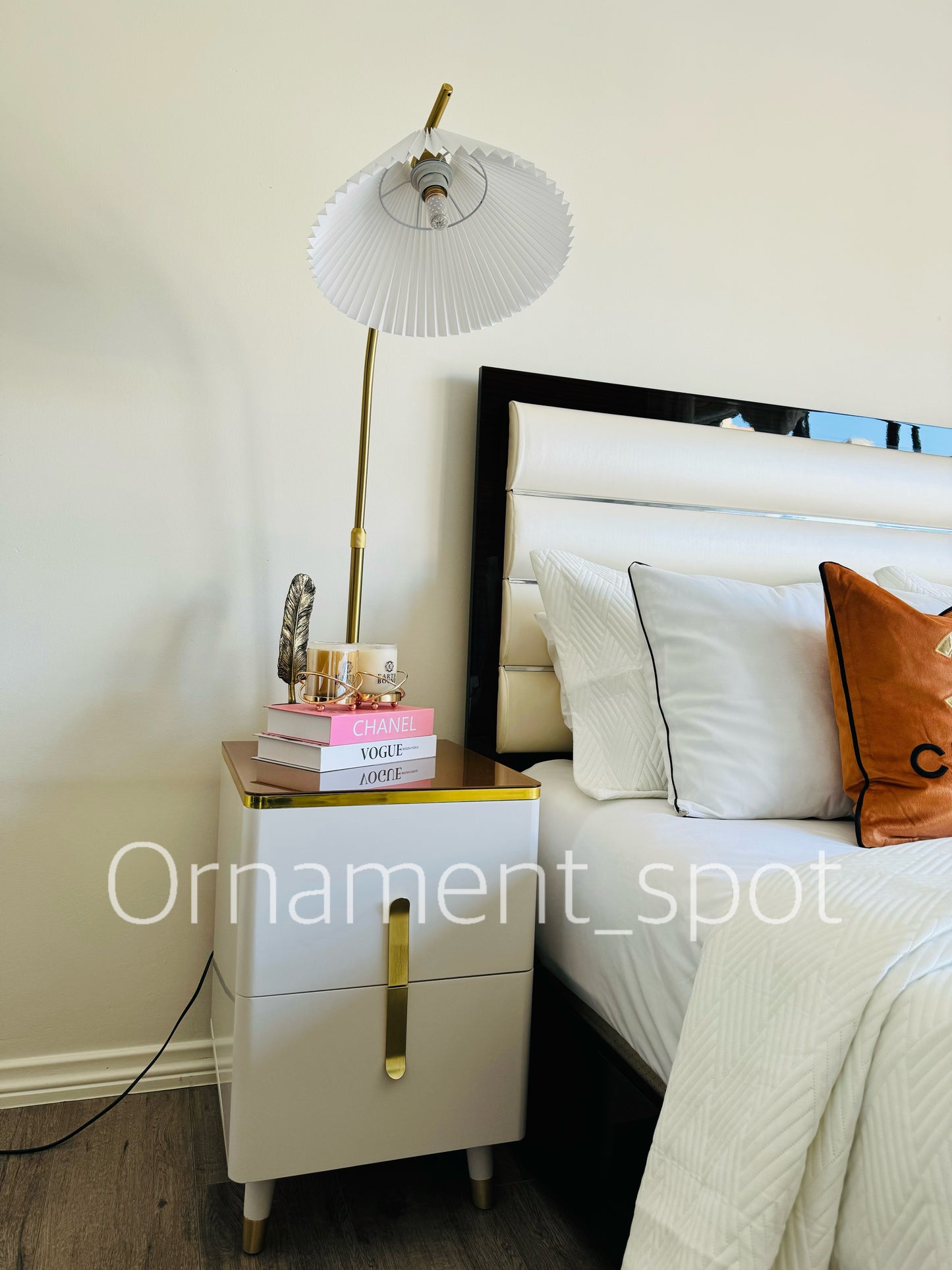 Pleated Lamp pedestal