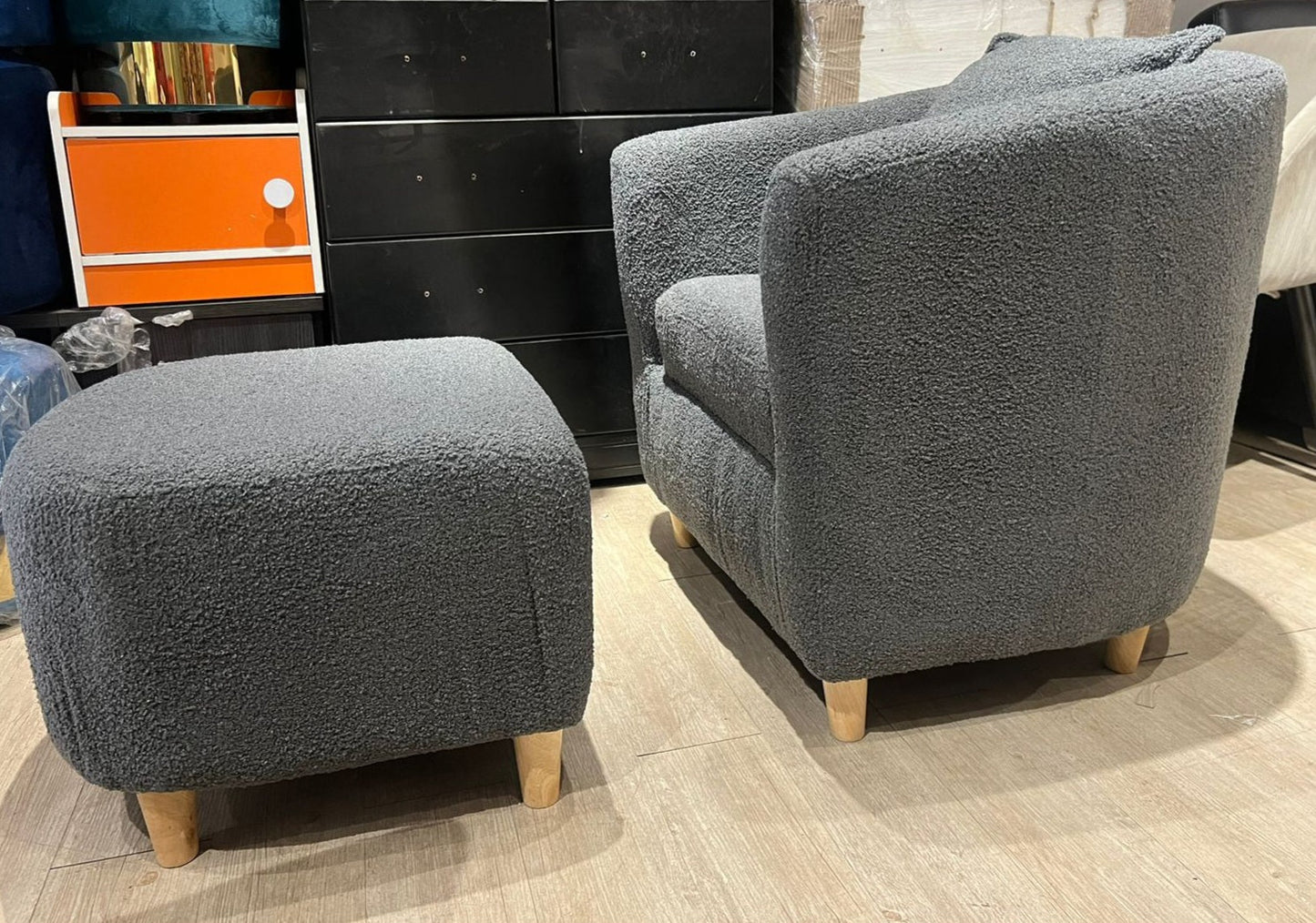 Princ tub chair and ottoman